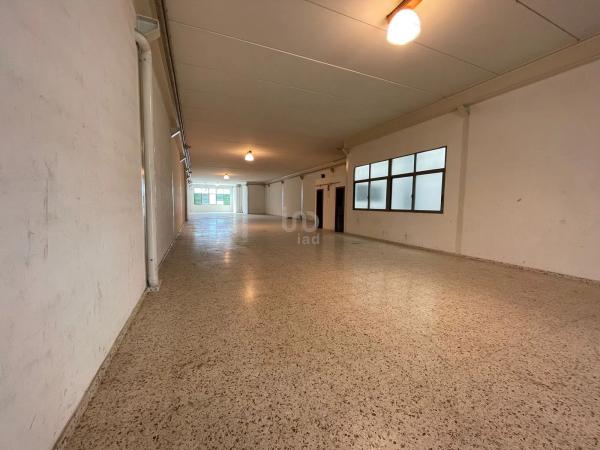 Nave en calle Sax, 30