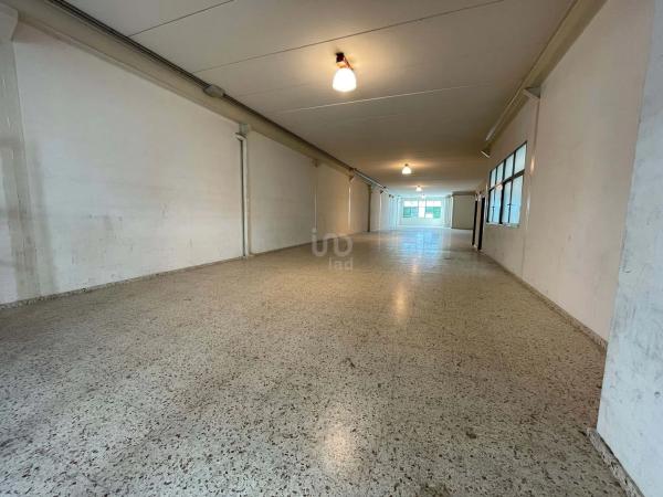 Nave en calle Sax, 30