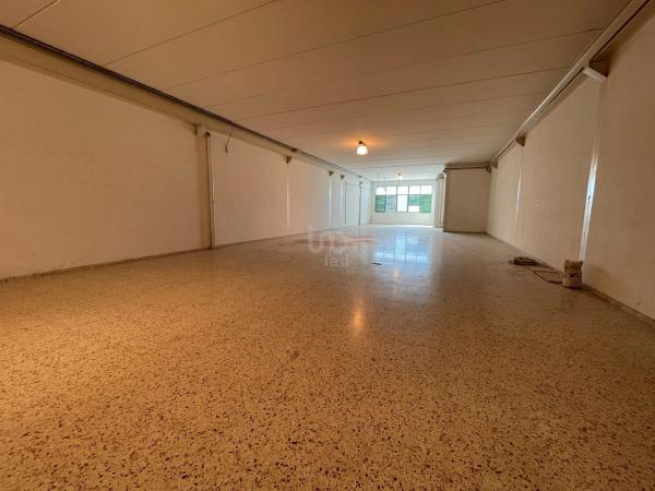 Nave en calle Sax, 30