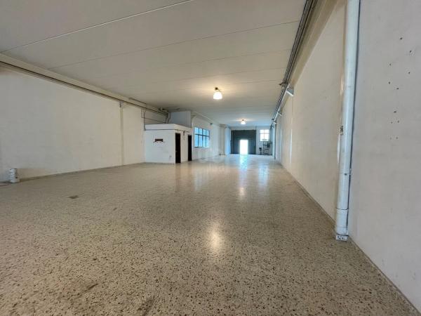 Nave en calle Sax, 30