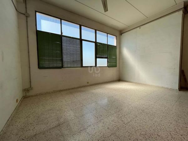 Nave en calle Sax, 30