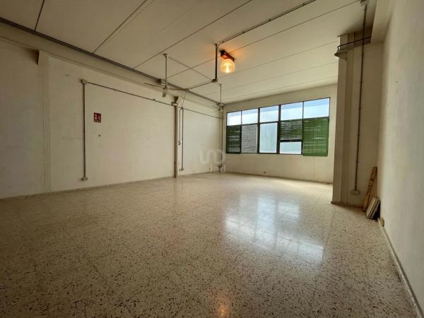 Nave en calle Sax, 30