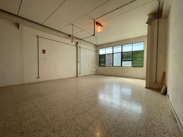 Nave en calle Sax, 30