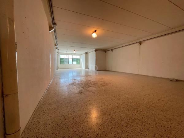 Nave en calle Sax, 30