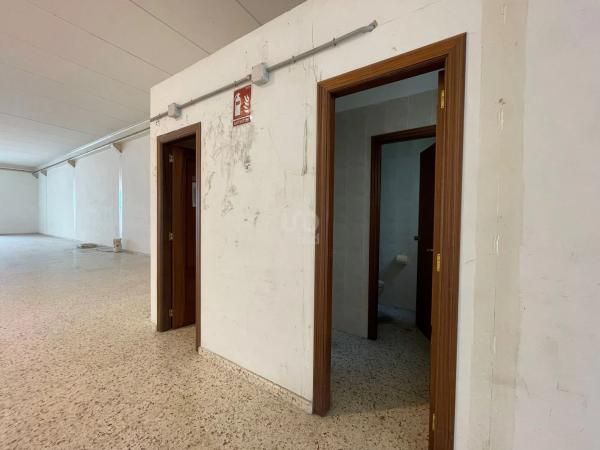 Nave en calle Sax, 30