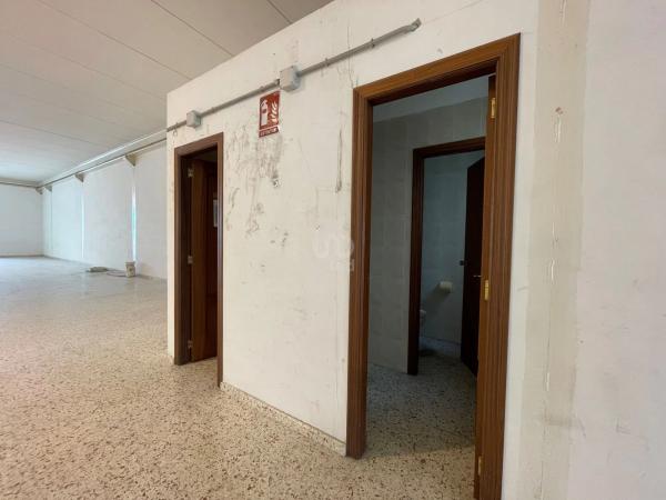 Nave en calle Sax, 30