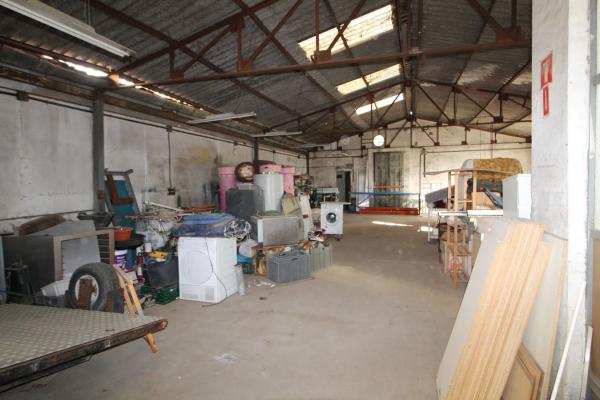 Nave en Algoda-Matola-Llano de San José