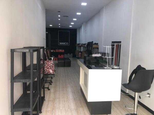 Local en calle Blas Valero, 38