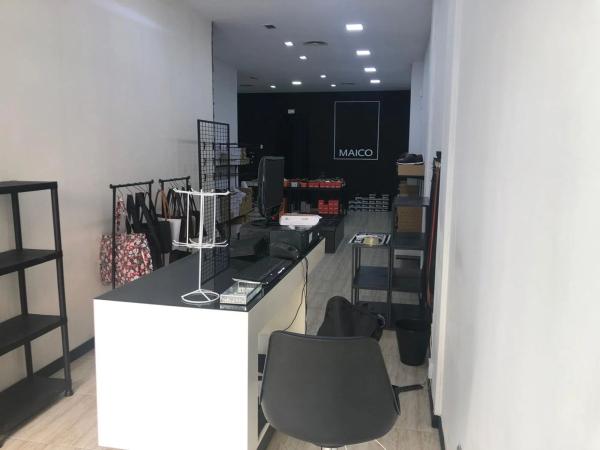 Local en calle Blas Valero, 38