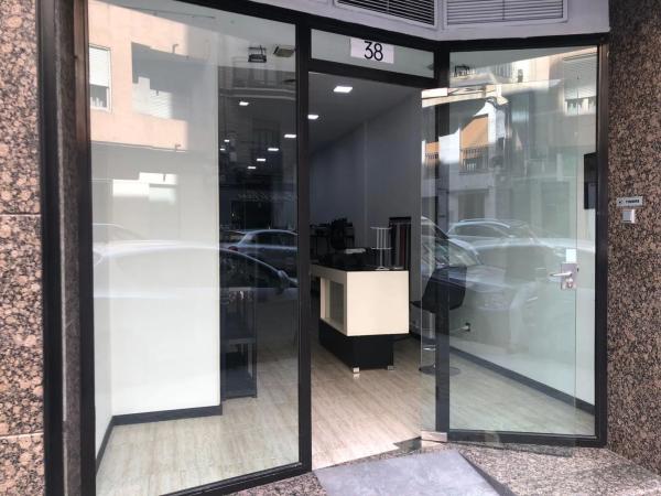 Local en calle Blas Valero, 38