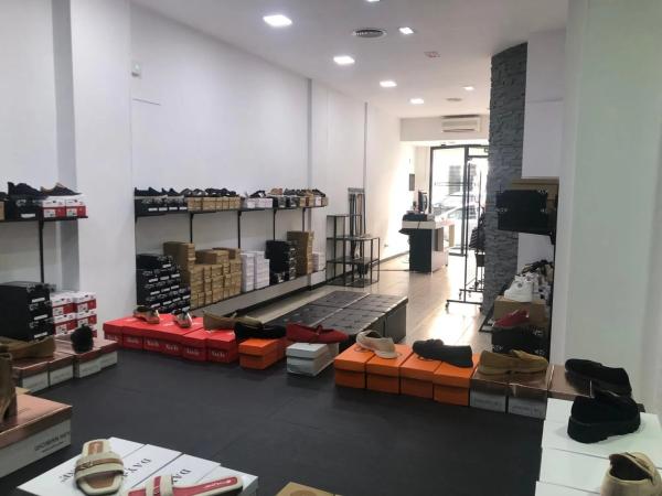 Local en calle Blas Valero, 38