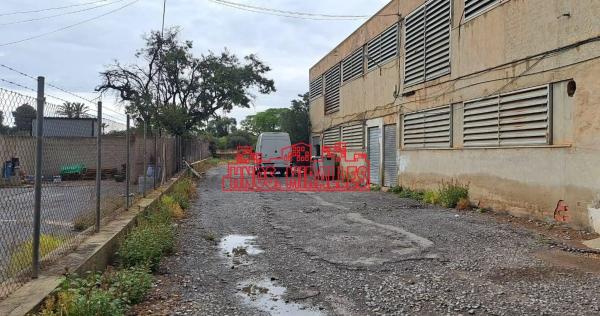 Nave en Algoda-Matola-Llano de San José
