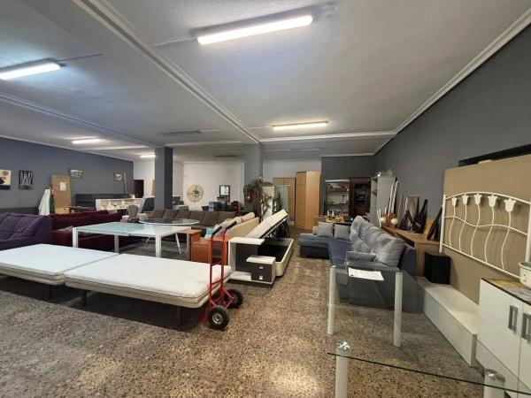 Local en Barrio Carrús Este