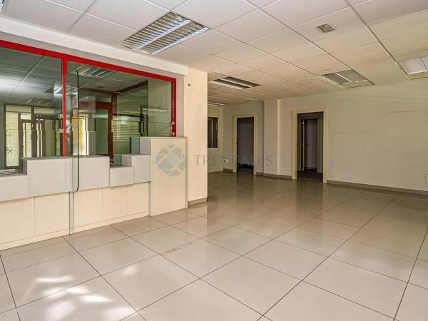 Local en Barrio Reina Victoria-Miguel Hernández