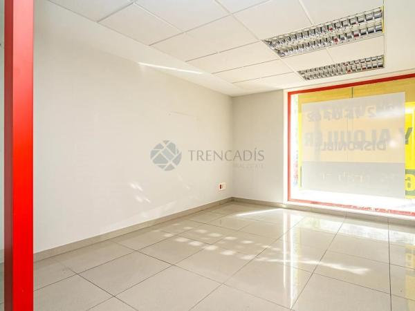 Local en Barrio Reina Victoria-Miguel Hernández