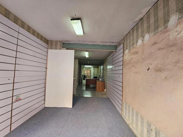 Local en Barrio Reina Victoria-Miguel Hernández