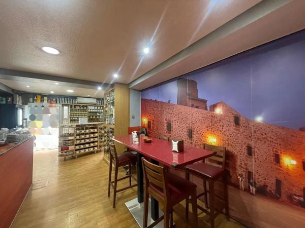 Local en calle Almirante Antequera