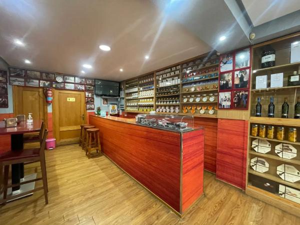 Local en calle Almirante Antequera