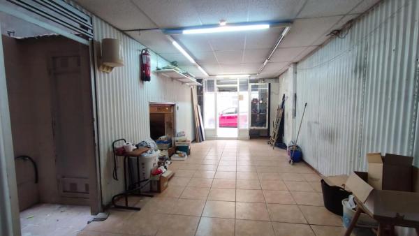 Local en Barrio Carrús Este