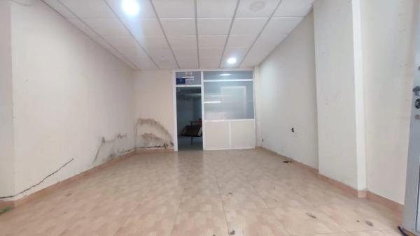 Local en Barrio Carrús Este