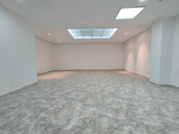 Local en calle Blas Valero, 68