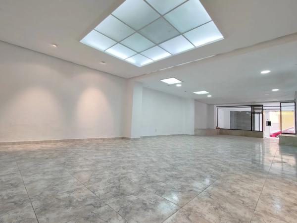 Local en calle Blas Valero, 68