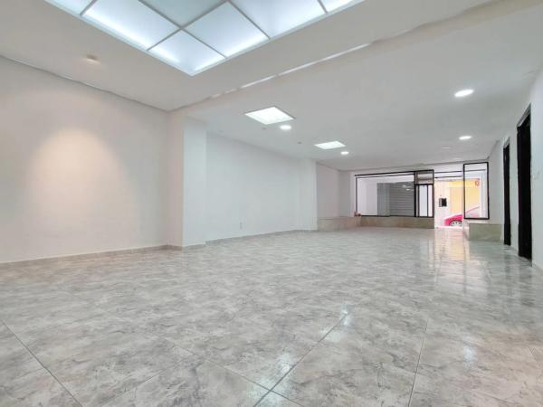 Local en calle Blas Valero, 68