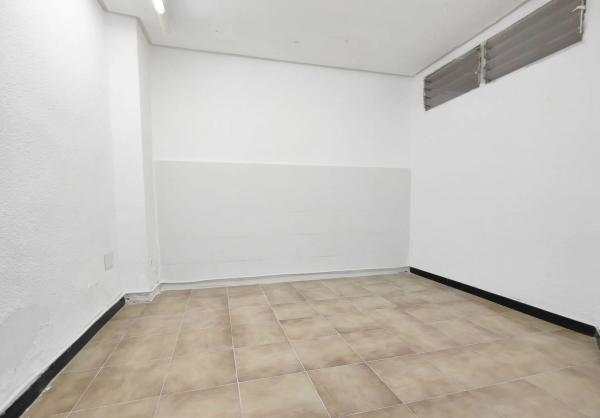 Local en calle Blas Valero, 68