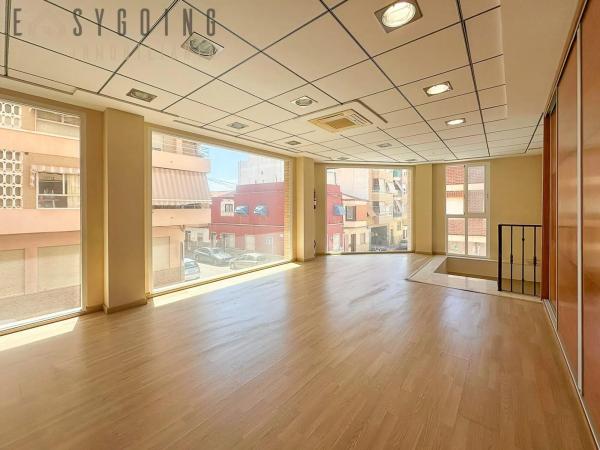 Local en calle Caritat