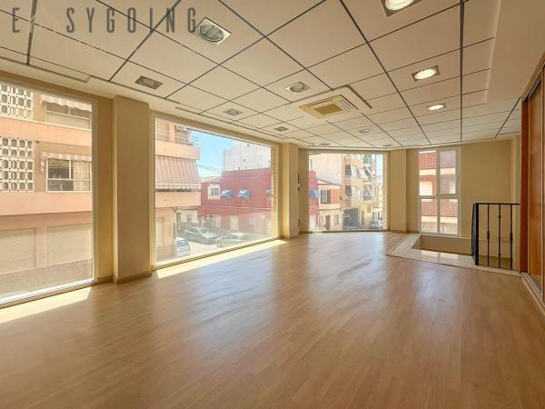 Local en calle Caritat