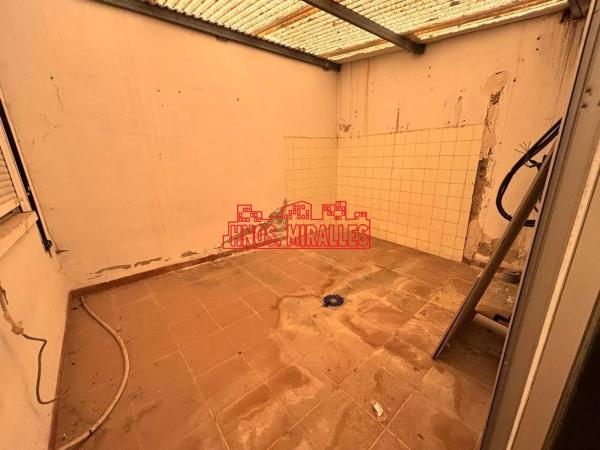 Local en La Hoya-Daimes-El Derramador