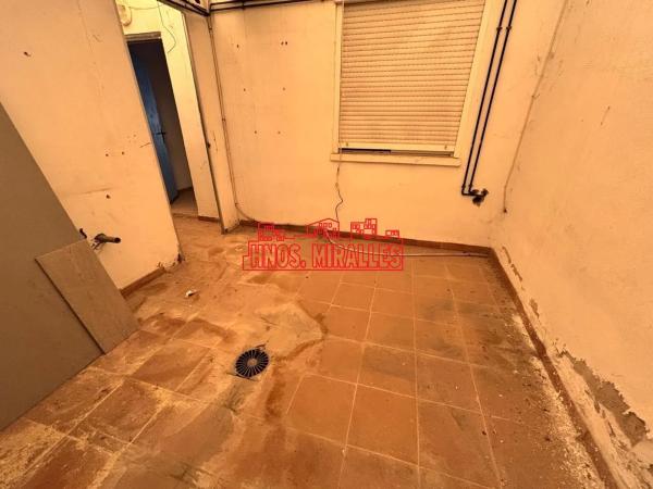 Local en La Hoya-Daimes-El Derramador