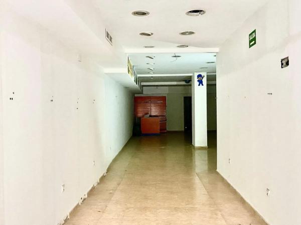 Local en calle Pere Ibarra
