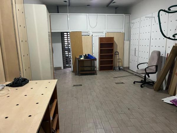 Local en Barrio Reina Victoria-Miguel Hernández