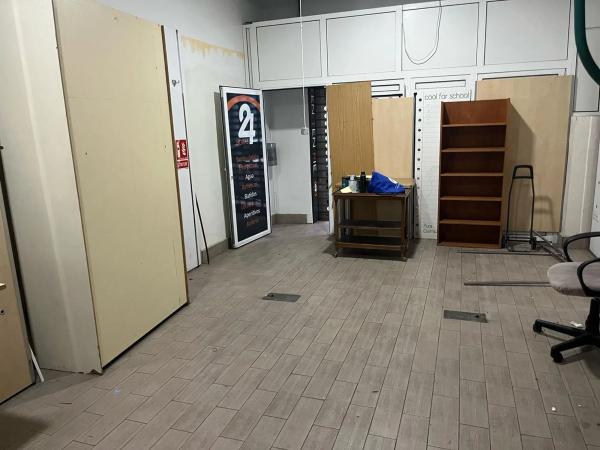 Local en Barrio Reina Victoria-Miguel Hernández