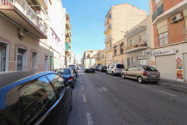 Local en calle Esperidion Porta Requesens