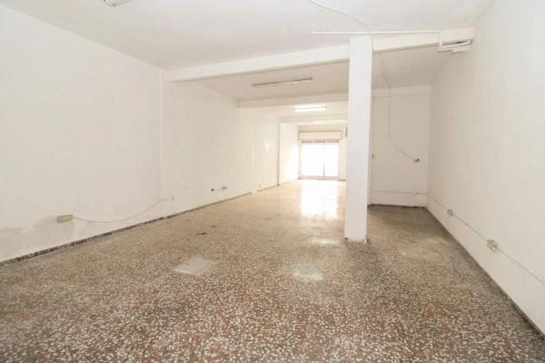 Local en calle Esperidion Porta Requesens