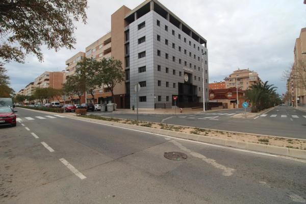 Local en avenida de Jubalcoi, 14