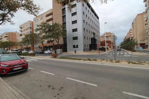 Local en avenida de Jubalcoi, 14