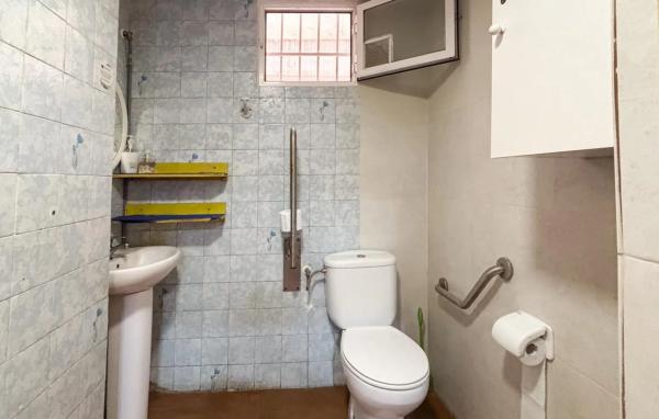 Local en calle Almirante Antequera