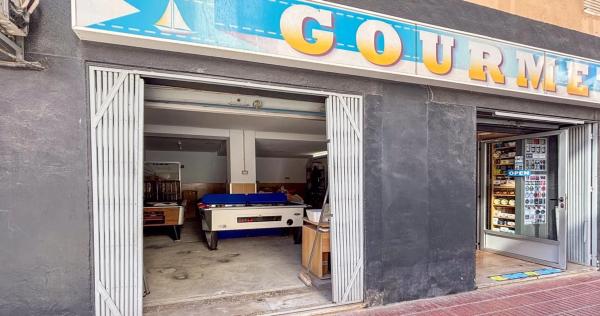 Local en calle Almirante Antequera