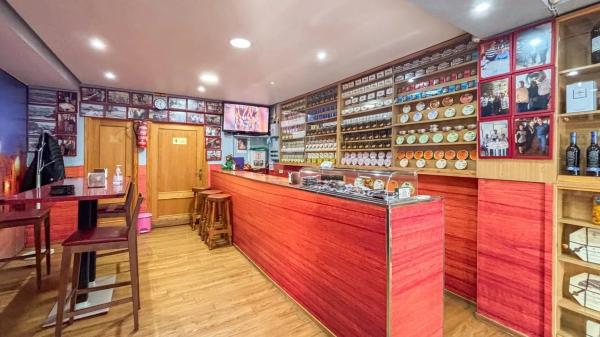 Local en calle Almirante Antequera