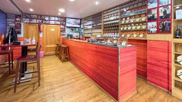 Local en calle Almirante Antequera