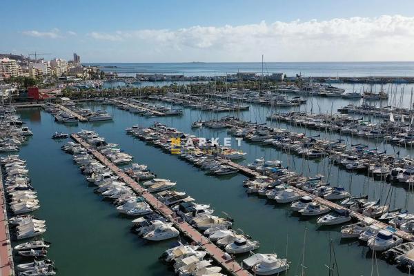 Local en calle Almirante Antequera