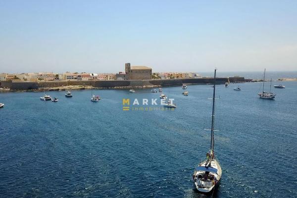 Local en calle Almirante Antequera