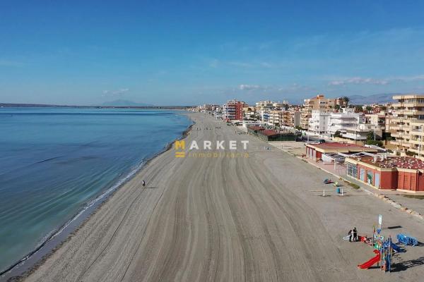 Local en calle Almirante Antequera