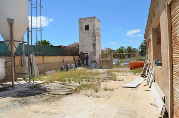 Nave en carretera Elche-Santa Pola