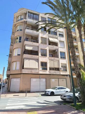 Local en calle Pintor Velazquez, 4