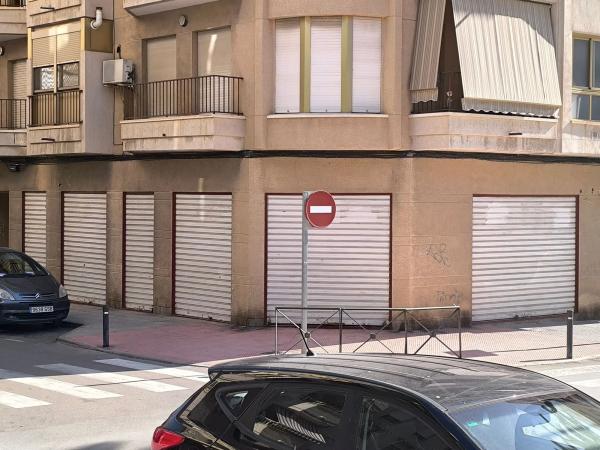 Local en calle Pintor Velazquez, 4