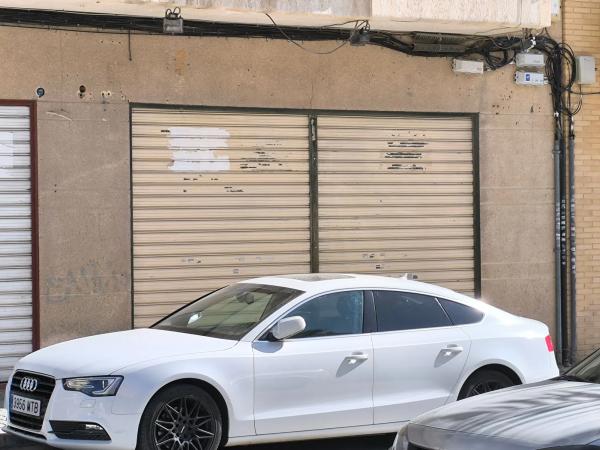 Local en calle Pintor Velazquez, 4